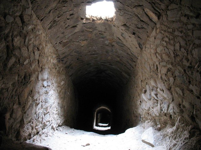 قلعه میرزا رفیع خان در اواسط دوره قاجاریه چگونه بود؟